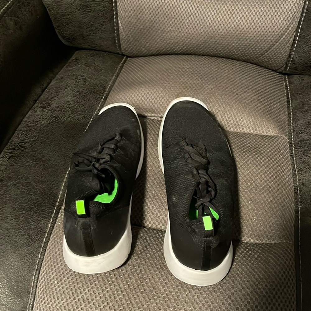 Oofos women’s OOmg sport LS low shoe.